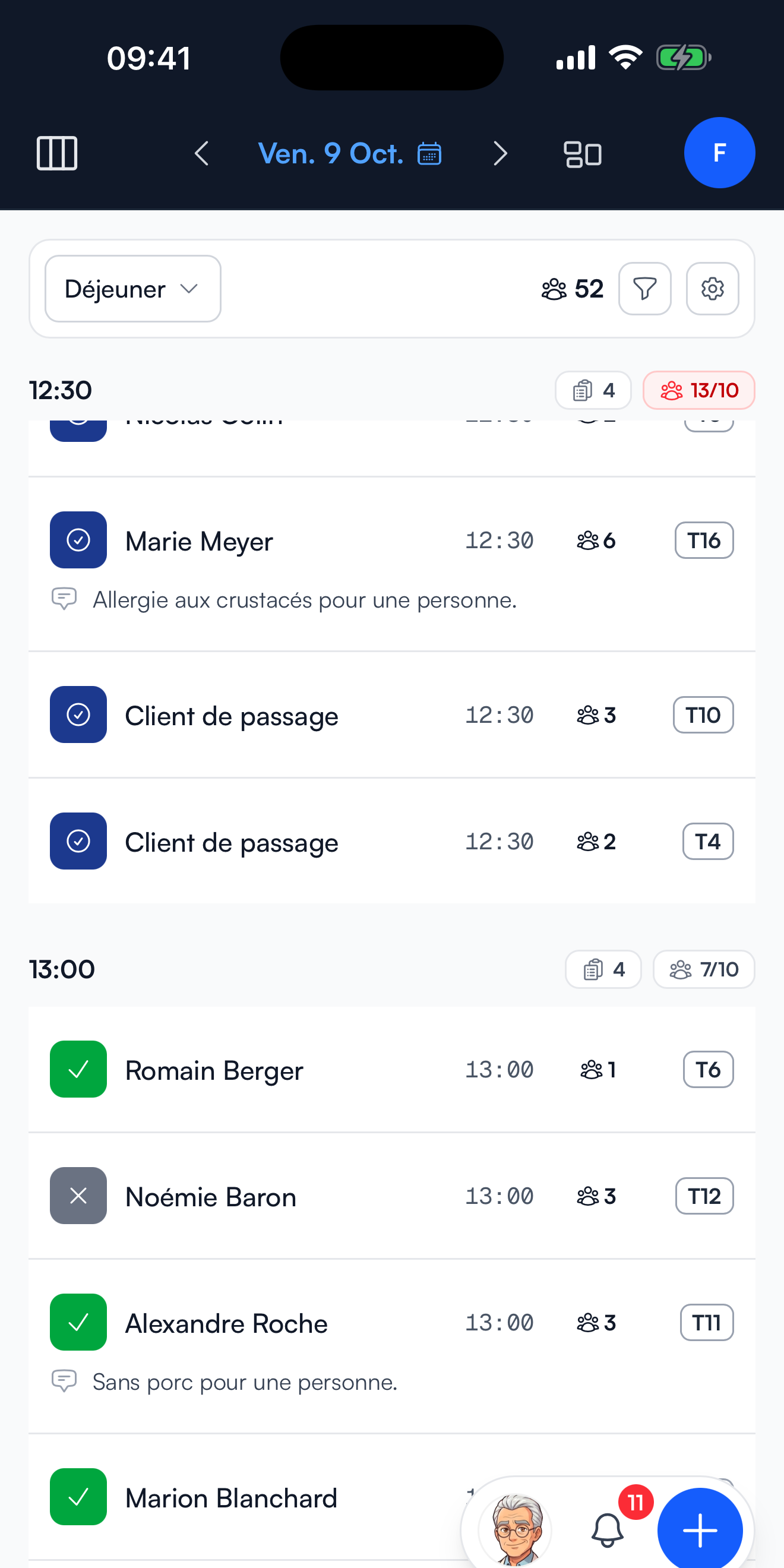 L'application Apogeon sur iPhone : réservations, clients de passage et statuts.